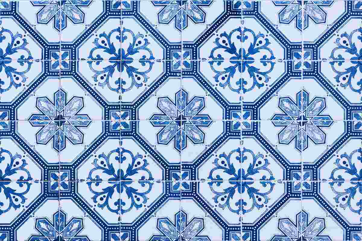 Azulejo, l’arte iberica delle ceramiche: quando le mattonelle diventano emozione